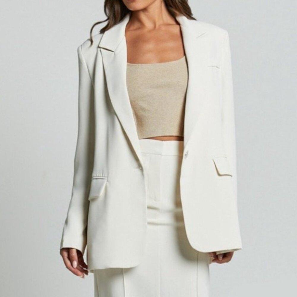 MICHELLE BLAZER OVERSIZED PLUNGE NECK BUTTON UP BLAZER STONE (Showpo)